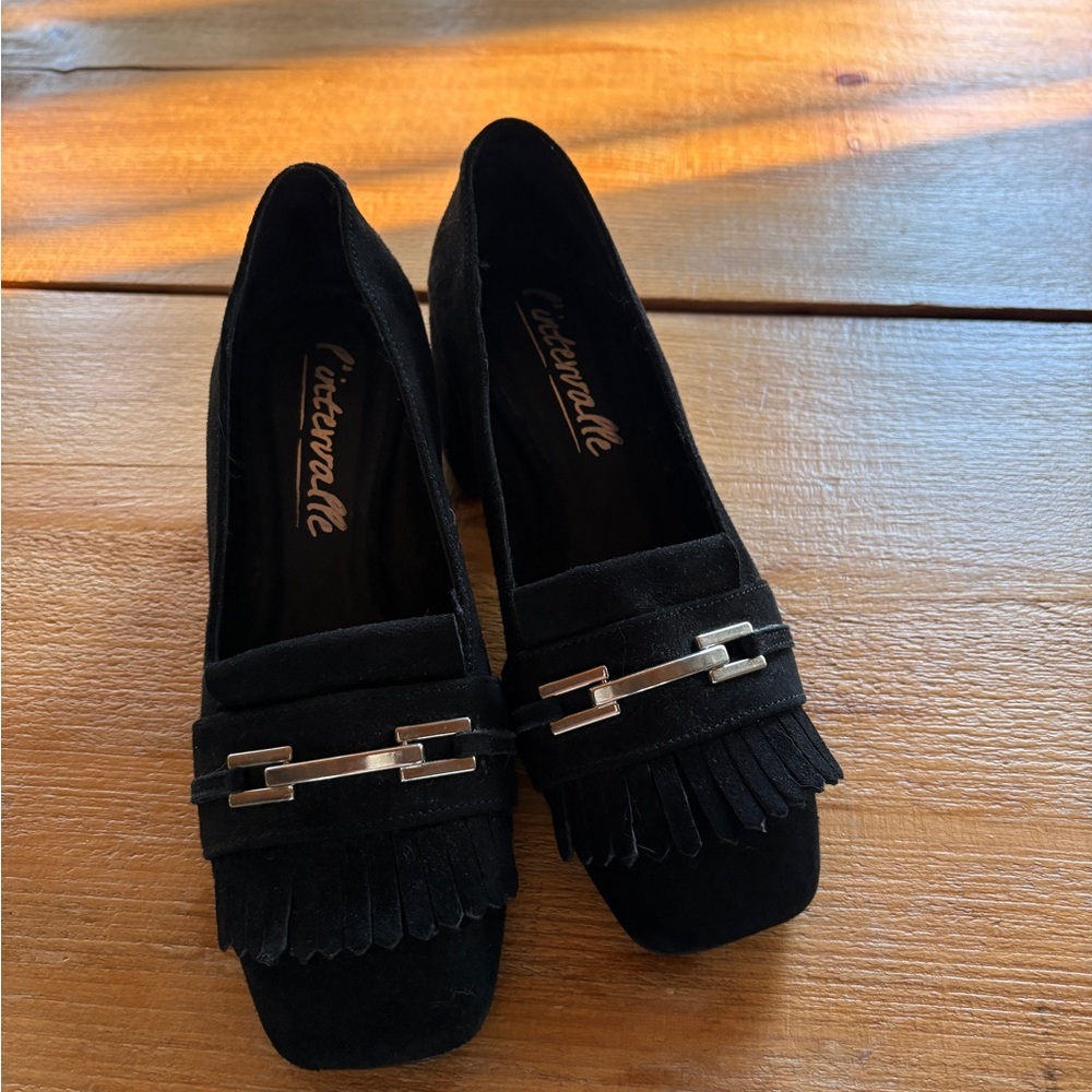 L'INTERVALLE Black Suede Loafers with Fringe and Metallic Detail